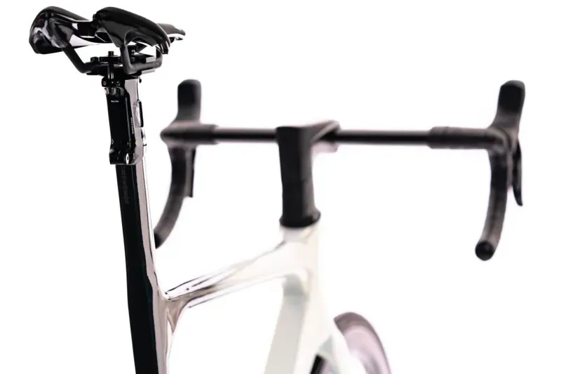 2020 Giant Propel Advanced SL 1 Disc Carbon Road Bike in White-3