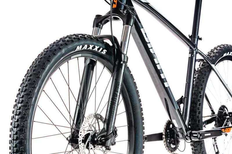 2020 Giant Talon 2 Hardtail Mountain Bike in Black-4