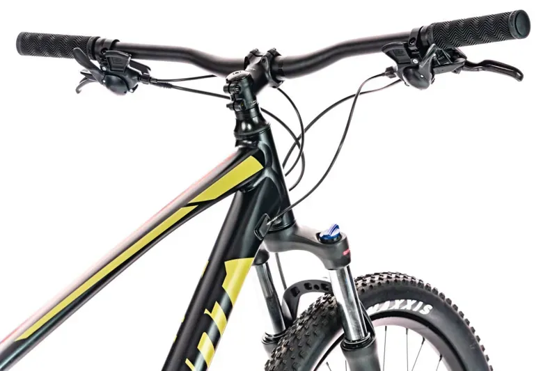 2020 Giant Talon 3 Hardtail Mountain Bike in Black-6